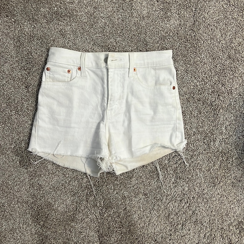 Levi’s white shorts size 25